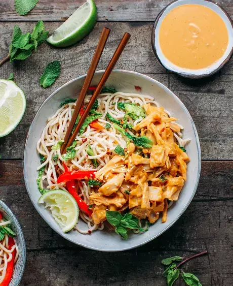 Thai noodles with nuts in 15 minutes!!!