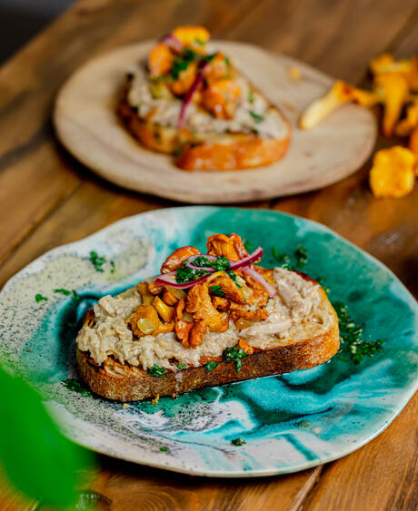 Fisherman Toast with Chanterelles