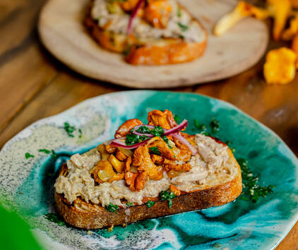 Fisherman Toast with Chanterelles